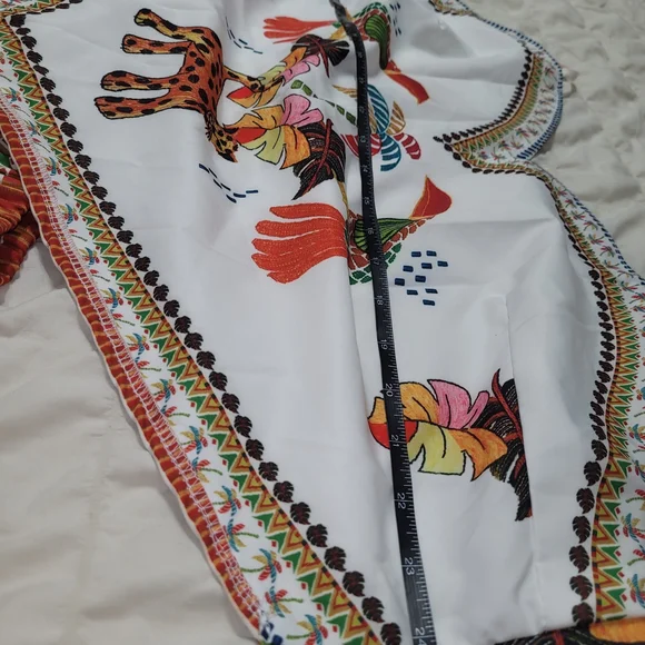 Colorful Parrot Print Women' Short Set - Picture 3 of 6